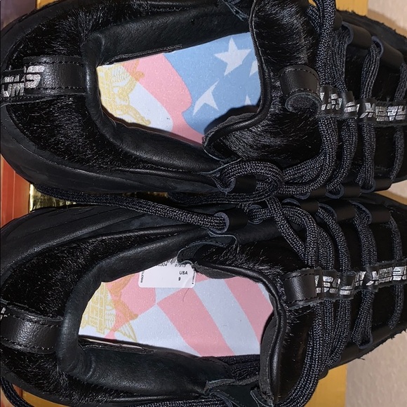 Shoes - Picture 3 of 3